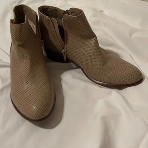 EUC tan booties Esprit size 7.5